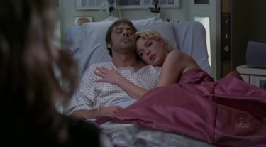 Jeffrey Dean Morgan e Katherine Heigl nell'episodio 'Losing my Religion' della serie tv Grey's Anatomy