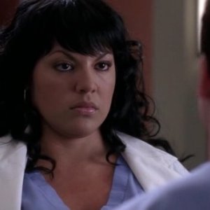 Sara Ramirez interpreta la dottoressa Callie Torres nell'episodio 'Ciò che siamo' della serie Grey's Anatomy