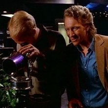 Gregg Henry e Craig Wasson in una scena di OMICIDIO A LUCI ROSSE