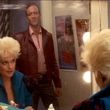 Melanie Griffith e Craig Wasson in una scena di OMICIDIO A LUCI ROSSE