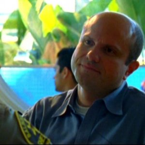 Enrico Colantoni in una scena dell'episodio 'Questione di fiducia' della prima stagione di 'Veronica Mars'
