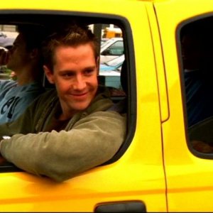 Jason Dohring in una scena dell'episodio pilot 'Benvenuti a Neptune ' di 'Veronica Mars'