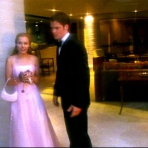 Kristen Bell e Teddy Dunn in una scena dell'episodio 'Un nuovo ragazzo ' della prima stagione di 'Veronica Mars'