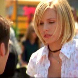 Kristen Bell in una scena dell'episodio 'Julia e John' della prima stagione di 'Veronica Mars'