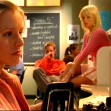Kristen Bell, Jason Dohring e Paris Hilton in una scena dell'episodio 'Questione di fiducia' della prima stagione di 'Veronica Mars'