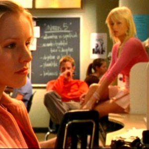Kristen Bell, Jason Dohring e Paris Hilton in una scena dell'episodio 'Questione di fiducia' della prima stagione di 'Veronica Mars'