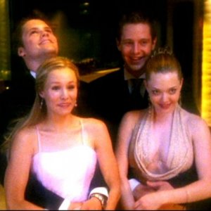 Kristen Bell, Teddy Dunn, Jason Dohring e Amanda Seyfried in una scena dell'episodio 'Un nuovo ragazzo ' della prima stagione di 'Veronica Mars'