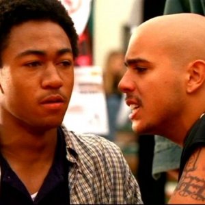 Percy Daggs III e Francis Capra in una scena dell'episodio pilot 'Benvenuti a Neptune ' di 'Veronica Mars'