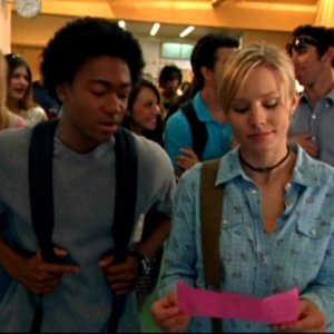 Percy Daggs III e Kristen Bell in una scena dell'episodio 'Questione di fiducia' della prima stagione di 'Veronica Mars'