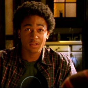 Percy Daggs III in una scena dell'episodio 'Julia e John' della prima stagione di 'Veronica Mars'