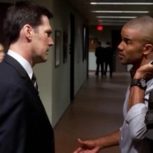 Shemar Moore e Thomas Gibson nella serie Criminal Minds, episodio 'In Birth and Death'