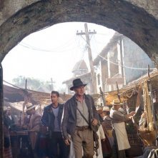 Shia Labeouf e Harrison Ford in una scena dell'avventuroso Indiana Jones e il regno del Teschio di cristallo