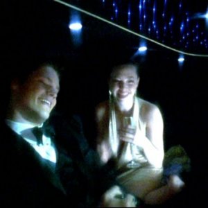 Teddy Dunn e Amanda Seyfried in una scena dell'episodio 'Un nuovo ragazzo ' della prima stagione di 'Veronica Mars'