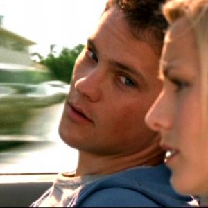 Teddy Dunn e Kristen Bell in una scena dell'episodio 'Julia e John' della prima stagione di 'Veronica Mars'