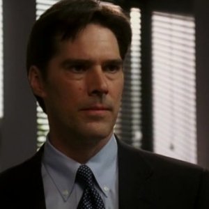 Thomas Gibson nel ruolo dell'agente speciale Hotchner nell'episodio 'Poison' della serie Criminal Minds