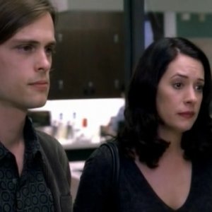 Matthew Gray Gubler e Paget Brewster in una scena dell'episodio 'Lucky' di Criminal Minds
