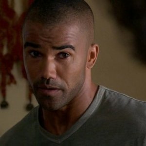 Shemar Moore, interpreta Derek Morgan, un profiler specializzato in crimini ossessivi, nella serie Criminal Minds, episodio 'Children of the Dark'