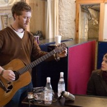 Glen Hansard E Marketa Irglova In Una Scena Del Film Once 59359