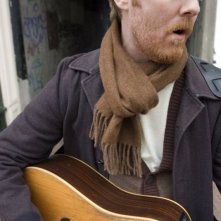 Una immagine di Glen Hansard in una scena del film Once