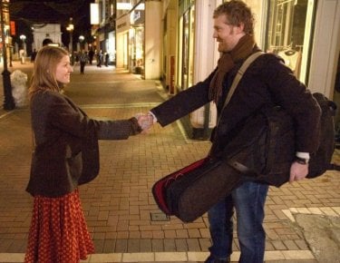 Markéta Irglová e Glen Hansard in una scena del film Once, del 2006