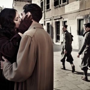 Monica Bellucci e Alessio Boni in una scena del film Sangue pazzo