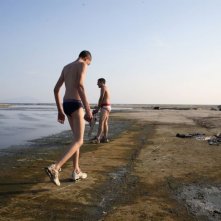 Ciro Petrone (di spalle) in una scena del film Gomorra