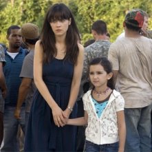Zooey Deschanel E Ashlyn Sanchez In Una Scena Del Film E Venne Il Giorno 59336