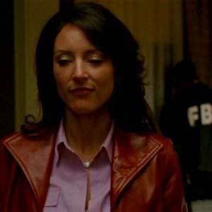 Lola Glaudini nel ruolo dell'agente Elle Greenaway, esperta in crimini sessuali, nel pilot della serie Criminal Minds, dal titolo 'Extreme Aggressor'