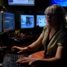 Penelope Garcia, interpretata da Kirsten Vangsness, nella 'stanza dei monitor' nella serie Criminal Minds, episodio: Won't Get Fooled Again