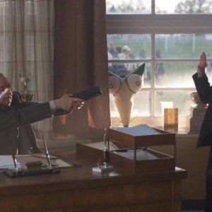 Derek McGrath e Ryan Pinkston in una scena di Full of it