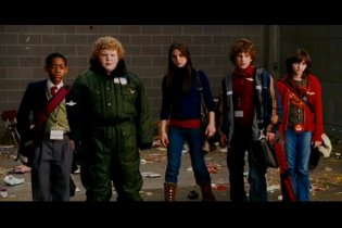 Unaccompanied Minors - Trailer