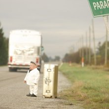 Verne Troyer in una scena di Postal