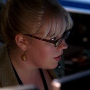 Kirsten Vangsness nelle vesti del genio del computer Penelope Garcia nella serie Criminal Minds, episodio: The Fox