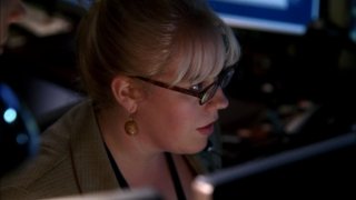 Kirsten Vangsness nelle vesti del genio del computer Penelope Garcia nella serie Criminal Minds, episodio: The Fox