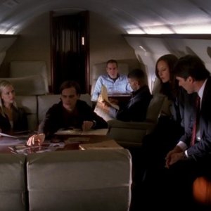 Lola Glaudini, Thomas Gibson, Shemar Moore, A.J. Cook, Matthew Gray Gubler e Mandy Patinkin nell'episodio 'L.D.S.K.' della serie Criminal Minds