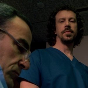 Mandy Patinkin e Marcus Giamatti nel ruolo del dott. Landman nell'episodio 'L.D.S.K.' della serie Criminal Minds