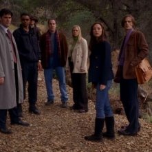 Mandy Patinkin, Thomas Gibson, Shemar Moore, Lola Glaudini, Matthew Grey Gubler e A.J. Cook in una scena dell'episodio 'The Popular Kids' della serie Criminal Minds