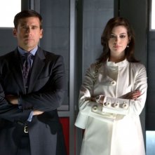 Steve Carell e Anne Hathaway in una scena di Agente Smart - Casino Totale