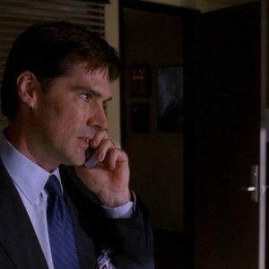 Thomas Gibson nel ruolo di Aaron 'Hothc' Hotchner, il capo del team dei profiler, nella serie Criminal Minds, episodio: Broken Mirror