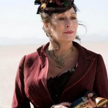 Anjelica Huston in una scena del western Caccia spietata