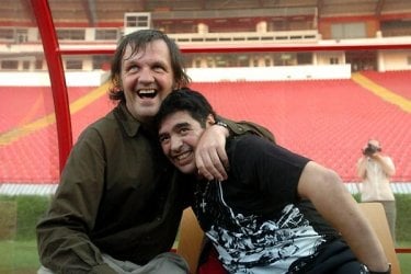 Kusturica abbraccia El Pibe de Oro nel documentario Maradona by Kusturica