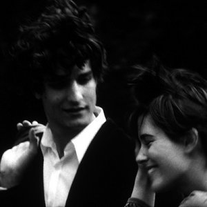 Louis Garrel in una scena del film La frontiera dell'alba
