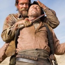 Pierce Brosnan in una immagine del western Caccia spietata