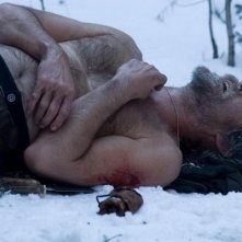 Pierce Brosnan in una scena drammatica del film Caccia spietata