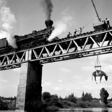 Una scena in bianco e nero di The Fall