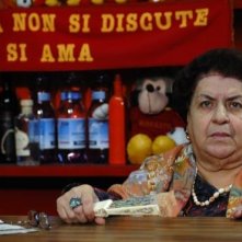 Anna Longhi in una scena del film Chi nasce tondo...