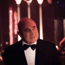 Bob Hoskins in una scena del film Go Go Teles