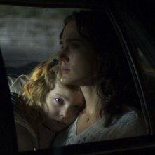 Elle Fanning e Jennifer Connelly in una sequenza del film Reservation Road