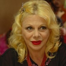 La Milo in una scena del film Chi nasce tondo...