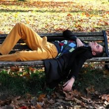 Valerio Mastandrea in una scena del film Chi nasce tondo...